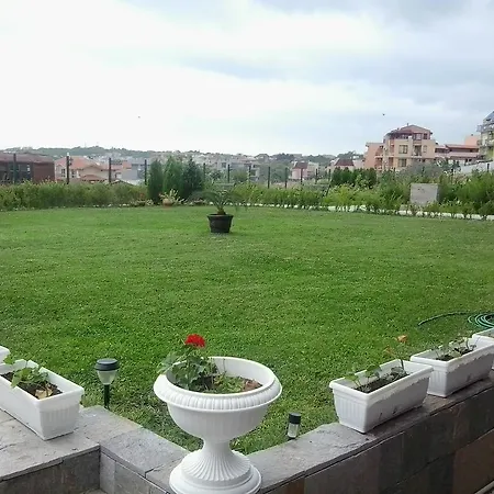 In Sunny Hill 3 Апартаменты *