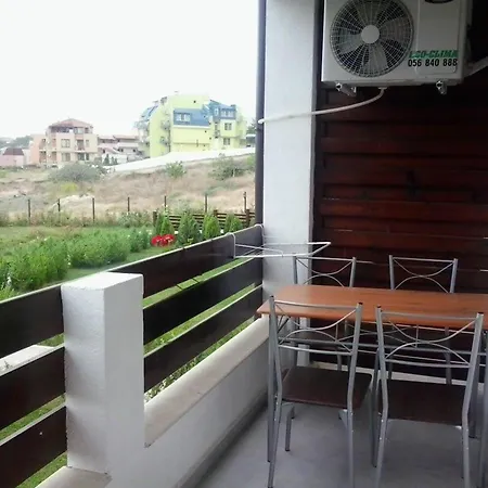 In Sunny Hill 3 *